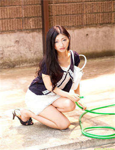 扒开白沉香白嫩的小屁股